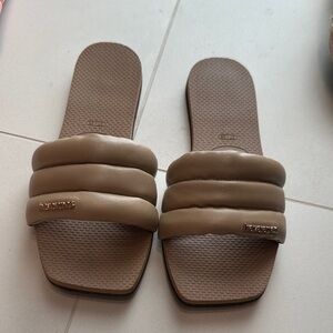 Havaianas Tan Slide Sandals